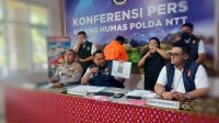 Dirreskrimsus Polda NTT Kombes Pol. FX. Irwan Arianto, S.I.K., M.H., memberikan penjelasan pers di Mapolda NTT, Minggu (23/8/26), terkait penangkapan terhadap tersangka Gama Fero, salah satu admin lika liku NTT.