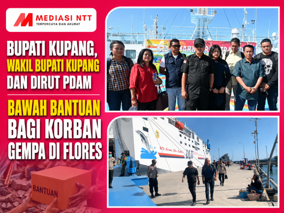 Bupati Kupang, Yosef Lede menyerahkan bantuan logistic bagi korban gempa bumi yang dipusatkan di Posko Penanggulangan Bencana Kabupaten Nagekeo pada Sabtu (29/8) malam.