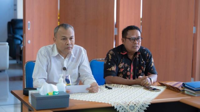 Wakil Rektor IV Undana, Prof. Dr. Philiphi de Rozari, S.Si., M.Si., M.Sc., Ph.D., didampingi Dekan FKM Prof. Dr. Apris A. Adu, S.Pt., M.Kes., serta Wakil Dekan I FKM Dr. Yendris K. Syamruth, S.KM., M.Kes