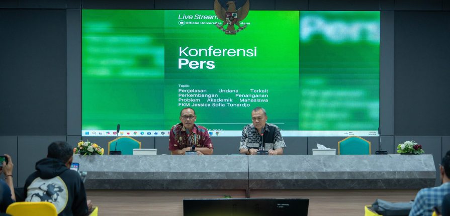 Wakil Rektor IV Bidang Perencanaan, Kerja Sama dan Sistem Informasi, Prof. Dr. Philiphi de Rozari, S.Si., M.Si., M.Sc., Ph.D, didampingi Kepala Biro Perencanaan dan Kerja Sama (BPKS) Undana, Yefry C. Adoe, SE., M.AP.,dalam penjelasnanya kepada wartawan Rabu (5/8/2026)