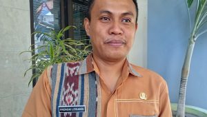 Kepala SMK Negeri 1 Kupang Frengki A Lesiangi
