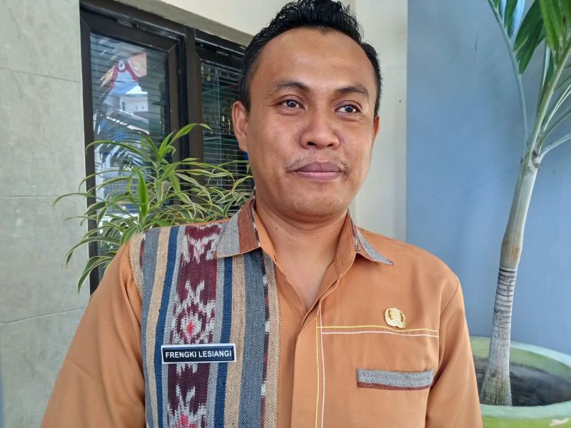Kepala SMK Negeri 1 Kupang Frengki A Lesiangi