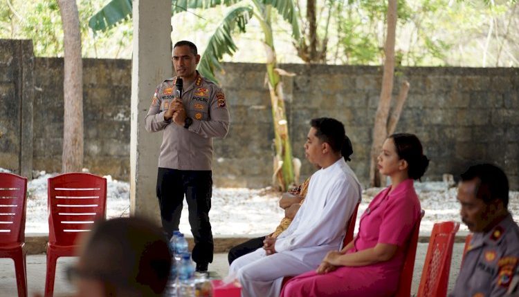 Komunitas Katolik Polresta Kupang Kota Bantu Kapela Hati Kudus Yesus Bimoku